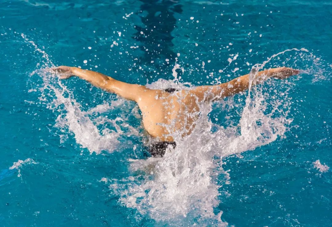 淘汰青岛更衣室！邱彪肯定外援+球队防守，不满混战发挥！